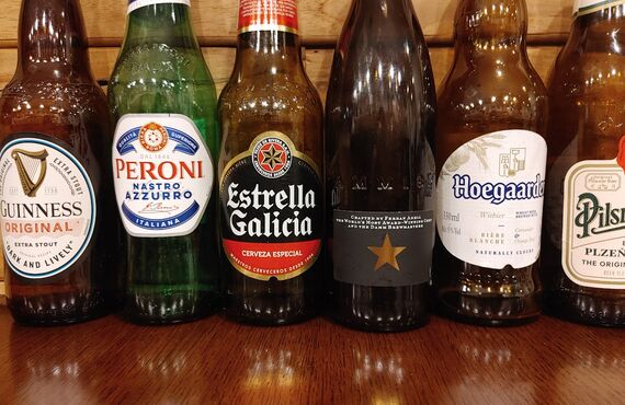 護国寺で営業するバルは一人飲みにも適した店内を備えております